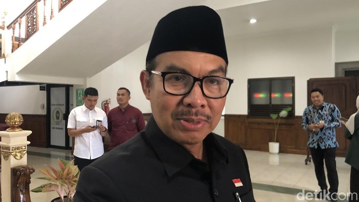 Walkot Jogja Hasto Wardoyo di Gedung DPRD Kota Jogja, Rabu (9/4/2025).