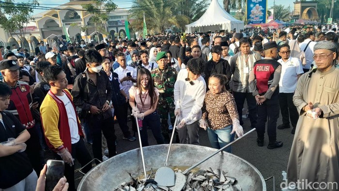 Willie Salim Masak Besar di Bengkulu, Menunya Ikan Asam Pedas