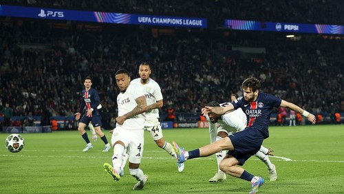 PARIS, FRANCE - APRIL 09: Khvicha Kvaratskhelia of Paris Saint-Germain scores his teams second goal during the UEFA Champions League 2024/25 Quarter Final First Leg match between Paris Saint-Germain and Aston Villa FC at Parc des Princes on April 09, 2025 in Paris, France. (Photo by Carl Recine/Getty Images)