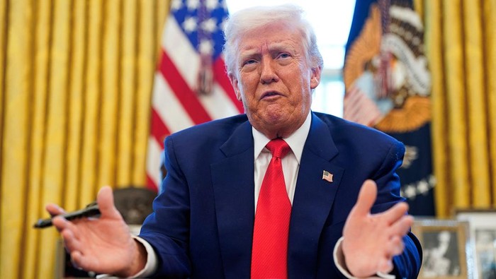 U.S. President Donald Trump looks on, as he signs executive orders and proclamations in the Oval Office at the White House in Washington, D.C., U.S., April 9, 2025. REUTERS/Nathan Howard