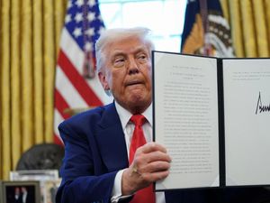 Trump Kobarkan Perang Dagang-Gebuk China Bisa Bikin Investor Kabur