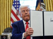 Trump Kobarkan Perang Dagang-Gebuk China Bisa Bikin Investor Kabur