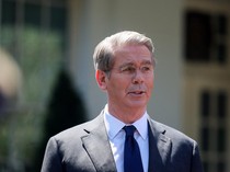 Anak Buah Donald Trump Minta Bank Kumpulkan Data Nasabah