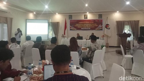 Diseminasi Hasil Riset Partisipasi Masyarakat dalam Pemilihan Bupati dan Wakil Bupati Flores Timur 2024 di Hotel Sunrise, Larantuka, Kamis (10/4/2025).