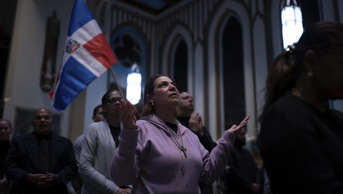 People attend a Mass for the victims of the Jet Set club roof collapse, at St. Elizabeth's Church, Wednesday, April 9, 2025 in New York. (AP Photo/Adam Gray)