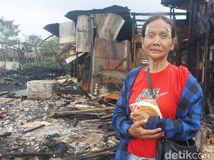 Kesedihan Eti Rumahnya Rata dengan Tanah Akibat Kebakaran di Sukahaji