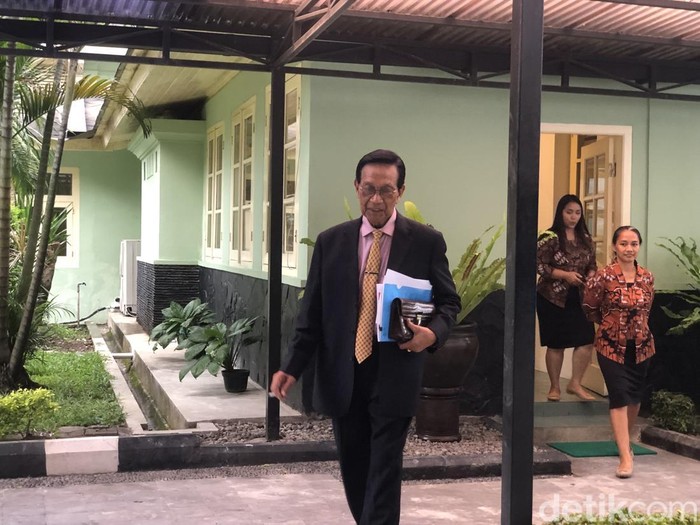 Gubernur DIY Sri Sultan Hamengku Buwono X ditemui di Kompleks Kepatihan Kota Jogja, Kamis (10/4/2025).