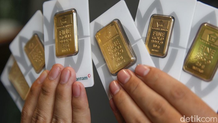Harga Emas Antam Hari Ini Tertinggi Sepanjang Masa Harga emas keluaran Logam Mulia Antam 24 Karat hari ini, Kamis (10/4/2025) berada di level Rp 1.846.000 per gram. Ini menjadi harga emas termahal sepanjang sejarah.