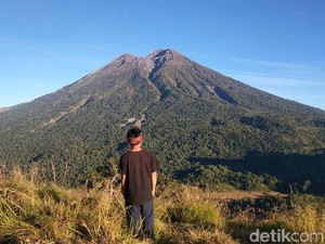 Jalur ke Puncak Rinjani Dibuka Lagi Usai Tragedi Juliana, Warganet: Evaluasi Mana?