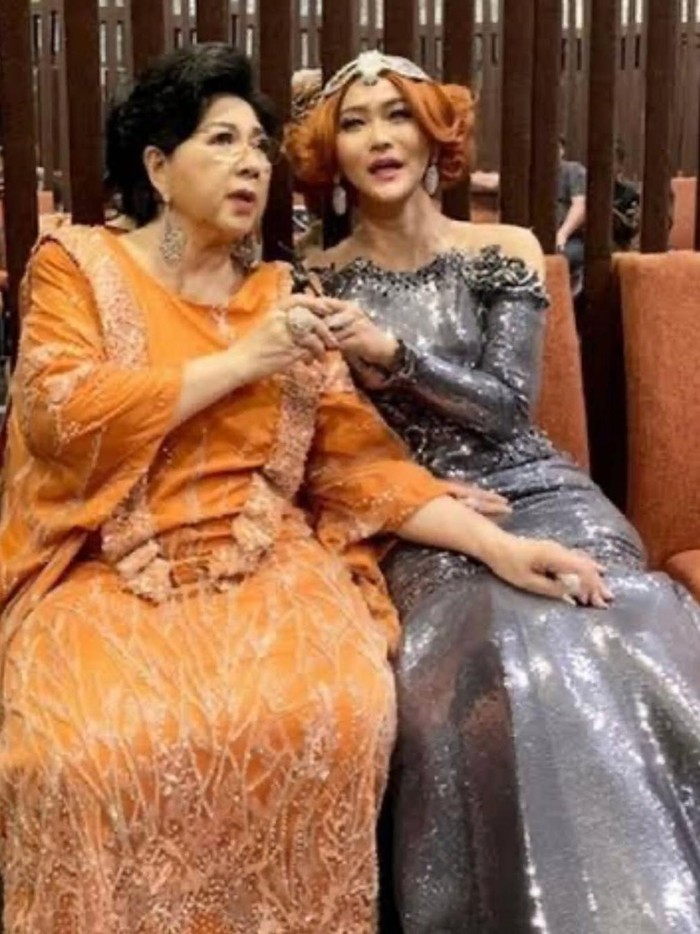 Inul Daratista dan Titiek Puspa.