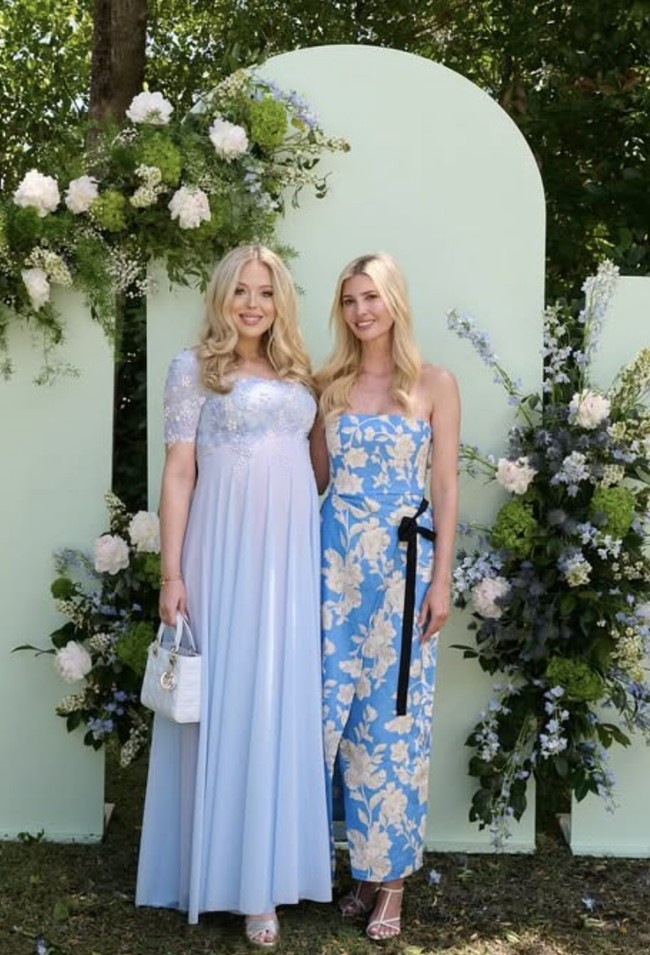 “Pada hari Minggu ini, saya sangat senang bisa menjadi tuan rumah baby shower bertema Peter Rabbit untuk adik tercinta saya, Tiffany!” tulis ibu tiga anak, dalam unggahan Instagram-nya.  Foto: dok. Instagram @ivankatrump