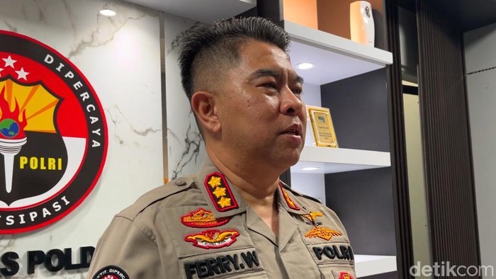 Kabid Humas Polda Sumut Kombes Ferry Walintukan saat memberikan keterangan. (Foto: Finta Rahyuni/detikSumut).