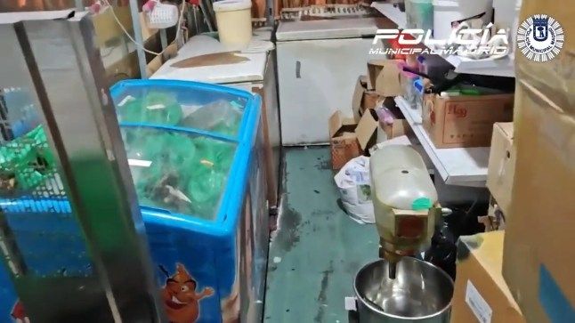 Kacau! Restoran Ini Ditutup Karena Simpan 300 Kg Daging Busuk