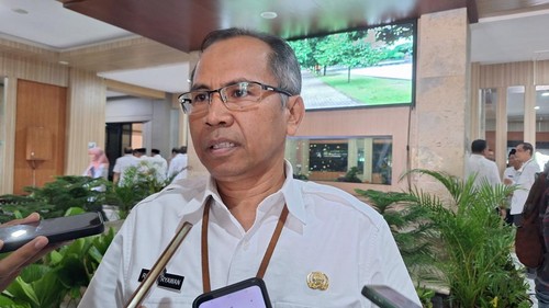 Kadisnaker Mataram, Rudi Suryawan, saat diwawancarai di Mataram, Kamis (10/4/2025). (Nathea Citra/detikBali)