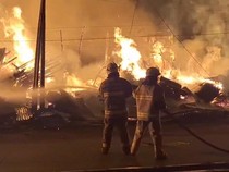 Video: Kebakaran Hebat di Deretan Kios Kayu Sukahaji Bandung, Penyebabnya Misterius