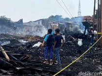 Asap Masih Selimuti Lokasi Kebakaran 45 Jongko Kayu Sukahaji Bandung