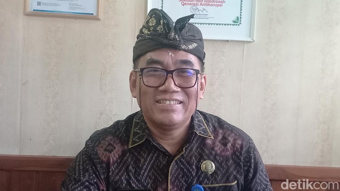 Kepala SMPN 4 Singaraja Putu Budiastana. (Foto: Made Wijaya Kusuma/detikBali)