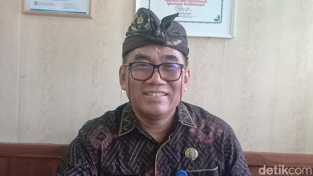 Kepala SMPN 4 Singaraja Putu Budiastana. (Foto: Made Wijaya Kusuma/detikBali)