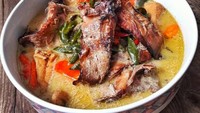 Dahulu di Jawa konsumsi ikan pari adalah hal yang lumrah, bahkan sampai diolah menjadi mangut. Sayangnya karena ikan pari yang mulai langka hidangan bernama Mangut Pari asal Jawa Tengah juga jarang disajikan lagi. Foto: Istimewa