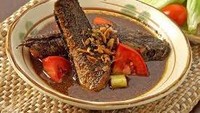 Ada menu gabus pucung yang identik dengan tempat makan Betawi. Pucung atau kluwek digunakan untuk memasak ikan gabus yang sayangnya jumlahnya kini berkurang drastis dan sulit ditemukan. Foto: Istimewa