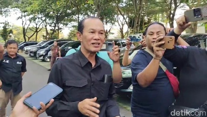 Mantan Wali Kota Palembang Harnojoyo usai diperiksa Kejati Sumsel
