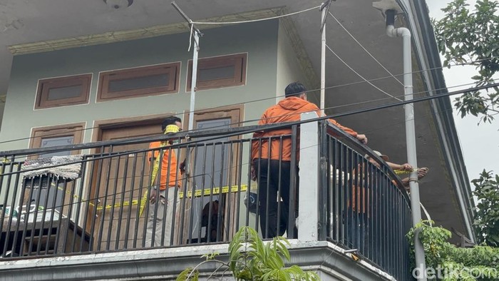 Mayat sepasang kekasih ditemukan dalam kamar kos di Surabaya