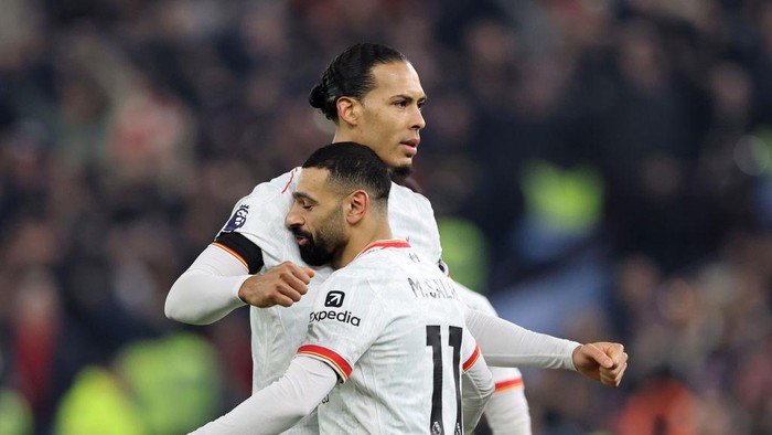BIRMINGHAM, ENGLAND - FEBRUARY 19: Mohamed Salah of Liverpool celebrates after scoring a goal to make it 0-1 with Virgil van Dijk of Liverpool during the Premier League match between Aston Villa FC and Liverpool FC at Villa Park on February 19, 2025 in Birmingham, England. (Photo by Catherine Ivill - AMA/Getty Images)