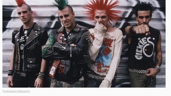 Apakah punk rock pertama kali muncul pada tahun 70-an atau 80-an? Foto: Punktuation Magazine via Bored Panda  