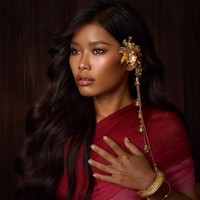 Sejak viral, Meen langsung mendapatkan berbagai tawaran pekerjaan di dunia hiburan. Salah satunya adalah dari makeup artist kenamaan Thailand Chatchai Peanfapichart atau yang lebih dikenal sebagai Nong Chat.  Foto: Instagram @nongchat