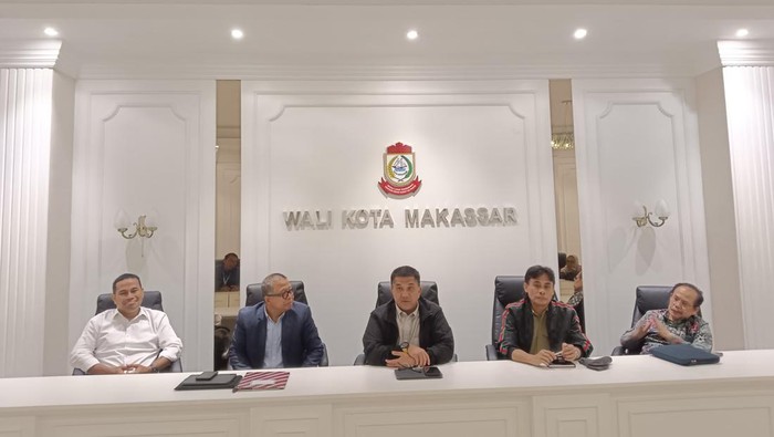 Pansel lelang jabatan Sekda Makassar saat konferensi pers di Balai Kota Makassar.