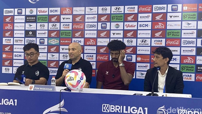 Pelatih PSM Makassar Bernardo Tavares saat konferensi pers usai laga melawan Semen Padang.