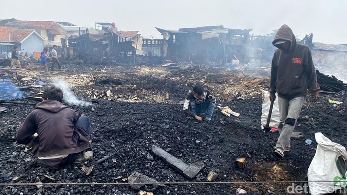 Penampakan 45 Jongko Kayu dan 3 Rumah Terbakar di Sukahaji Bandung