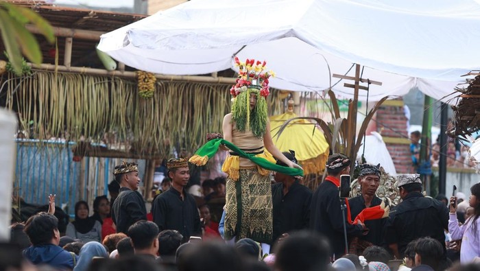 Penari ritual Seblang Olehsari di Banyuwangi