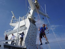 Jantung Dibuat Berdebar-debar di Atas Kapal Pesiar