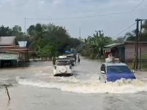 Banjir di Muba Berangsur Surut, Jalintim Palembang-Jambi Masih Macet 5 Km