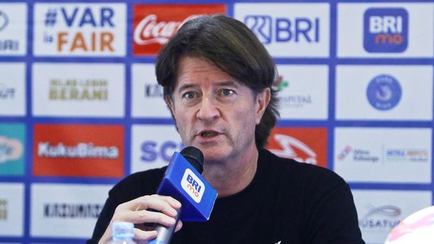 Pieter Huistra Jumpa pers PSS Sleman jelang menghadapi PSBS Biak di Stadion Kapten I Wayan Dipta, Bali, Kamis (10/4/2025).
