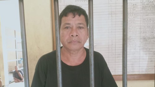 Pj Kepala Desa Wullu Manu, Fransiskus Xaverius Ngongo, saat ditahan di Mapolres Sumba Barat Daya, NTT. (Foto: Dok. Polres Sumba Barat Daya)