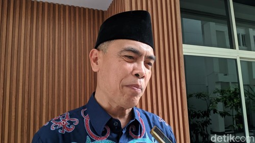 Plt Kepala Badan Kepegawaian Daerah NTB Yusron Hadi ditemui, Kamis (10/4/2025).