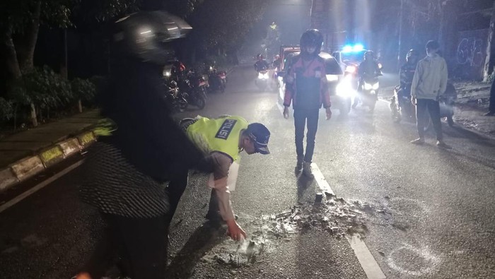 Polisi Olah TKP Tabrakan Maut di Cimahi
