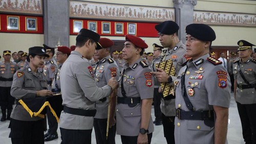 Prosesi serah terima jabatan (sertijab) PJU dan kapolres di Mapolda Bali, Kamis (10/4/2025).