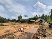 Harap-harap Cemas Warga Desa Cihaur Tunggu Pejabat Pemprov