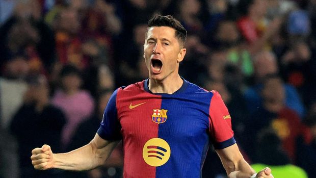 Soccer Football - Champions League - Quarter Final - First Leg - FC Barcelona v Borussia Dortmund - Estadi Olimpic Lluis Companys, Barcelona, Spain - April 9, 2025 FC Barcelona's Robert Lewandowski celebrates scoring their second goal REUTERS/Nacho Doce     TPX IMAGES OF THE DAY