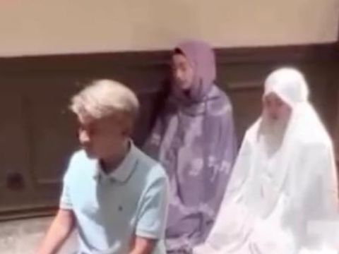Ruben Onsu salat bareng Desy Ratnasari