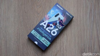 Galaxy A26 dibalut cover Free Fire. Foto: Adi Fida Rahman/detikINET
