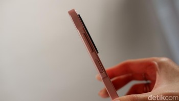 HP ini masih mengadopsi key island. Foto: Adi Fida Rahman/detikINET