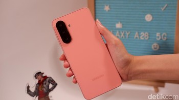 Ini Galaxy a26 5G warna Peach Pink. Foto: Adi Fida Rahman/detikINET