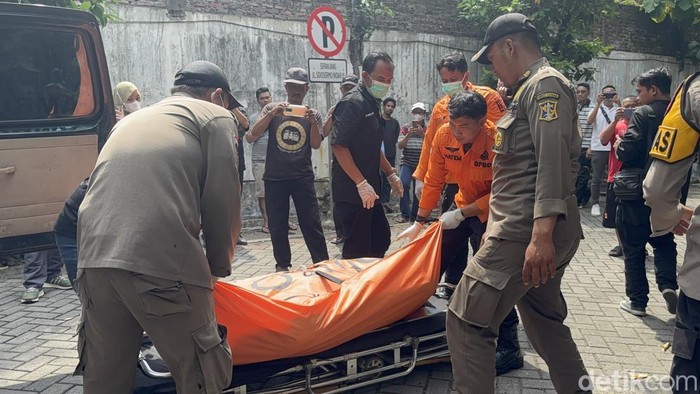 Sepasang kekasih ditemukan tewas di kamar kos Surabaya