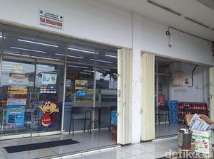 Dishub Mataram Sebar Stiker Bebas Uang Parkir di 15 Titik