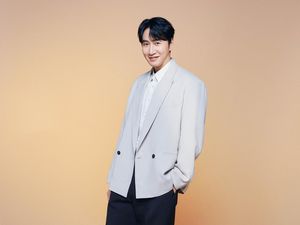 Lee Kwang Soo Si Joker di Lokasi Syuting The Divorce Insurance
