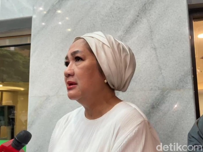 Anak Titek Puspa kabarkan ibunda meninggal dunia.